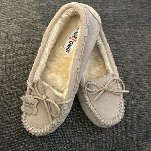 Soft suede Minnetonka moccasins. Women. Size-7.